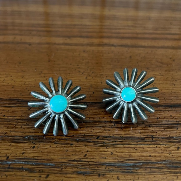 Vintage Turquoise Stone and Silver Sunburst Clip/Screw on Earrings - Picture 6 of 6